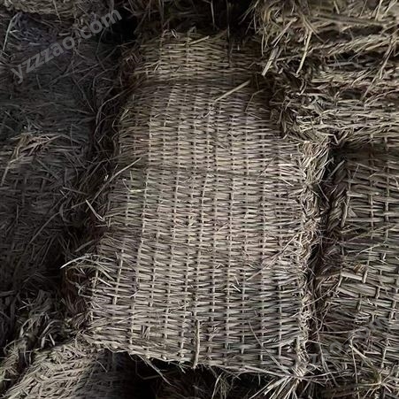 砖窑厂雨天地铺防滑地垫 稻草铺设均匀 早春农产品 尺寸可定制