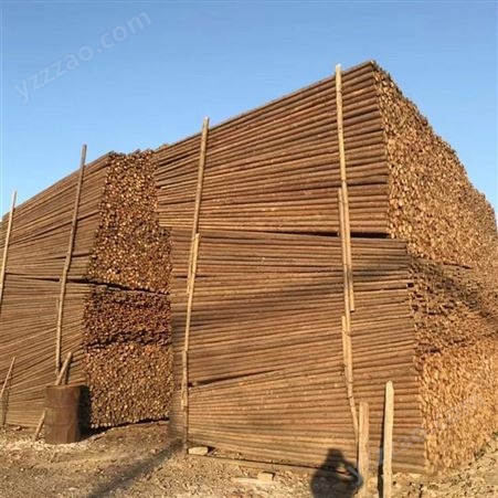 建亿建筑 防护杉木杆 木质坚硬 纹理清晰顺滑 表面光滑平整
